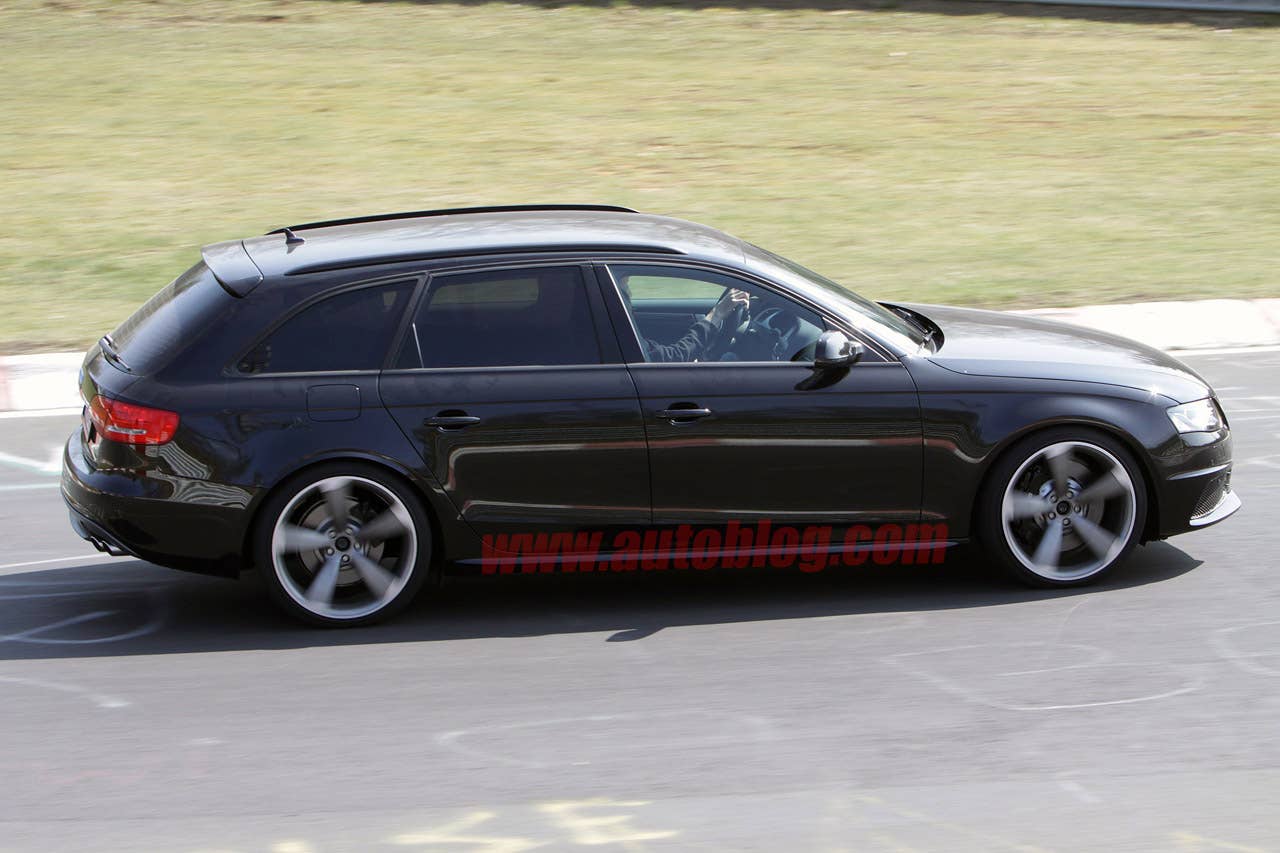 Audi RS4 Avant: Spy Shots