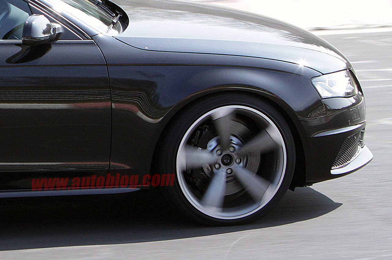 Audi RS4 Avant: Spy Shots