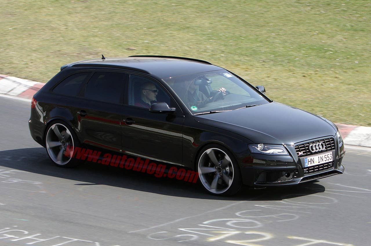 Audi RS4 Avant: Spy Shots