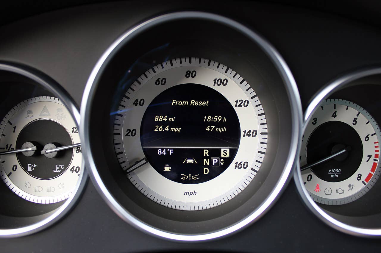 2012 Mercedes-Benz CLS550 gauges