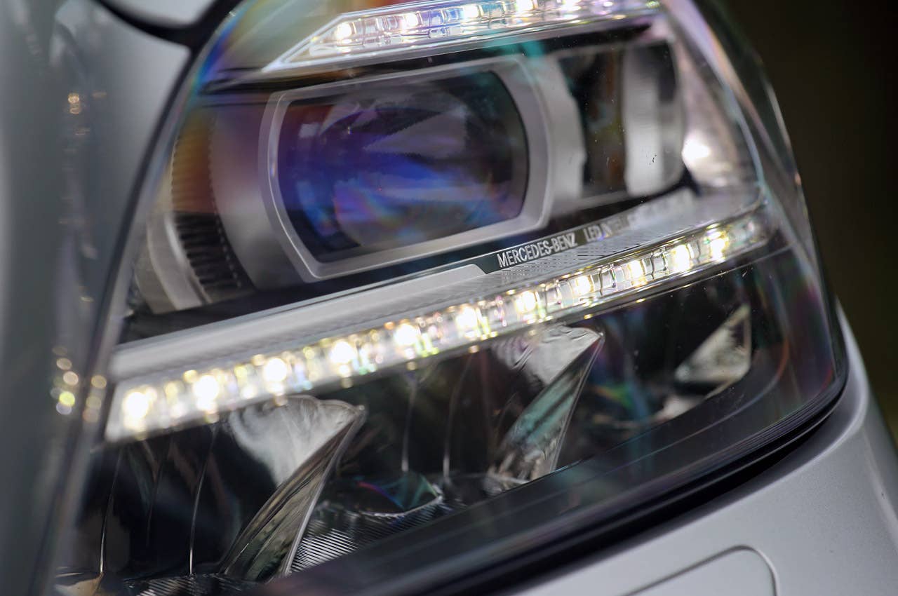 2012 Mercedes-Benz CLS550 headlight detail