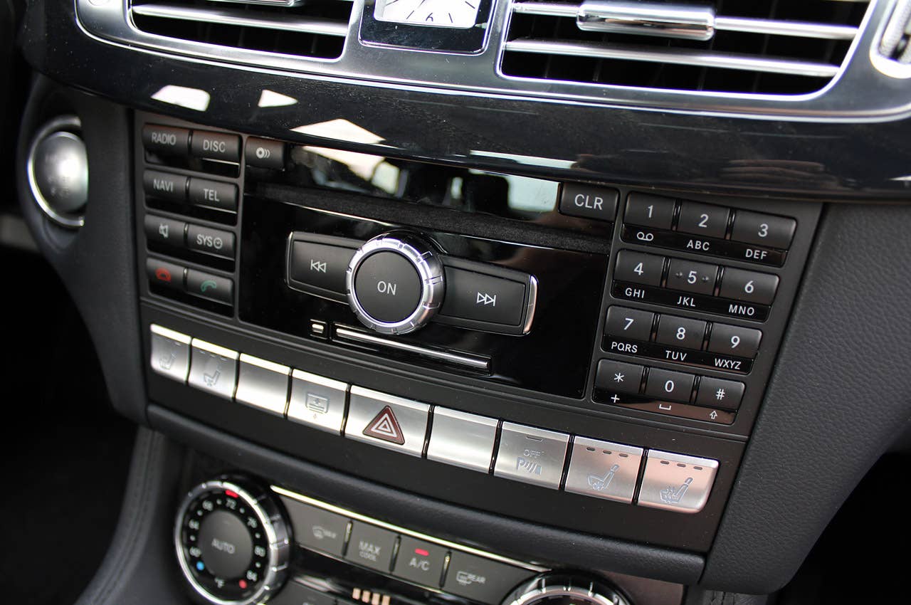 2012 Mercedes-Benz CLS550 instrument panel