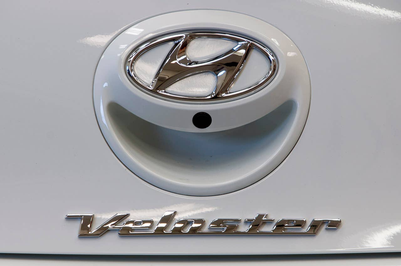 2012 Hyundai Veloster badge