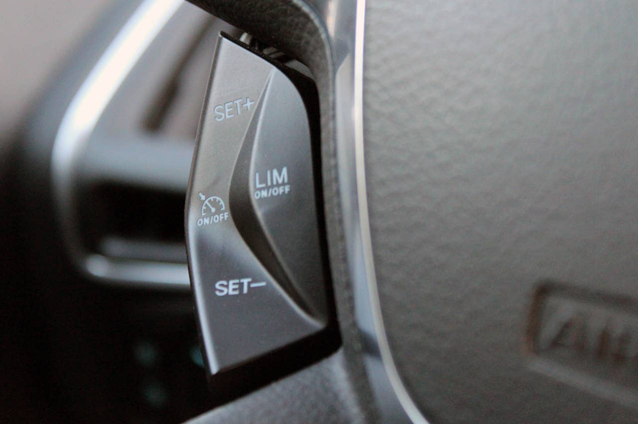 2012 Ford Focus 1.0-liter EcoBoost steering wheel controls