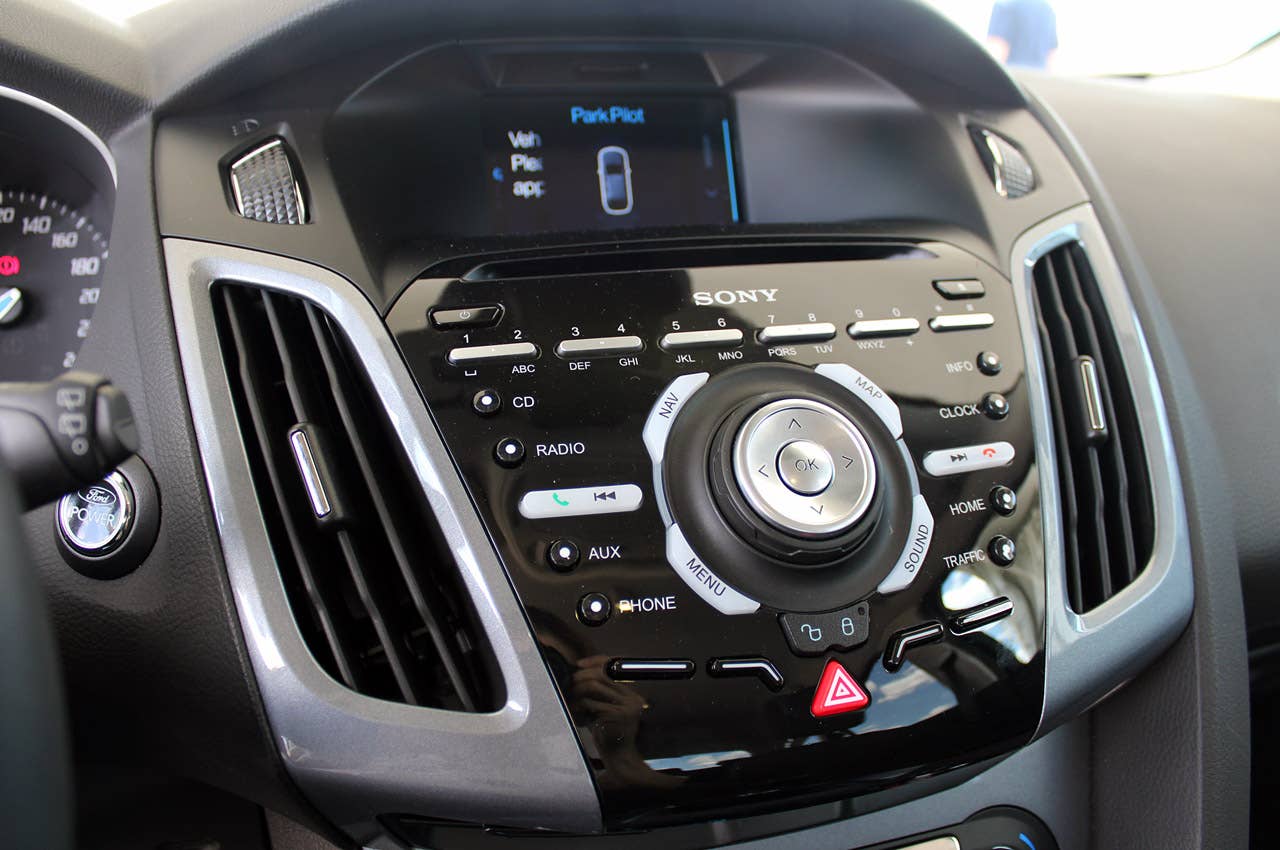 2012 Ford Focus 1.0-liter EcoBoost instrument panel