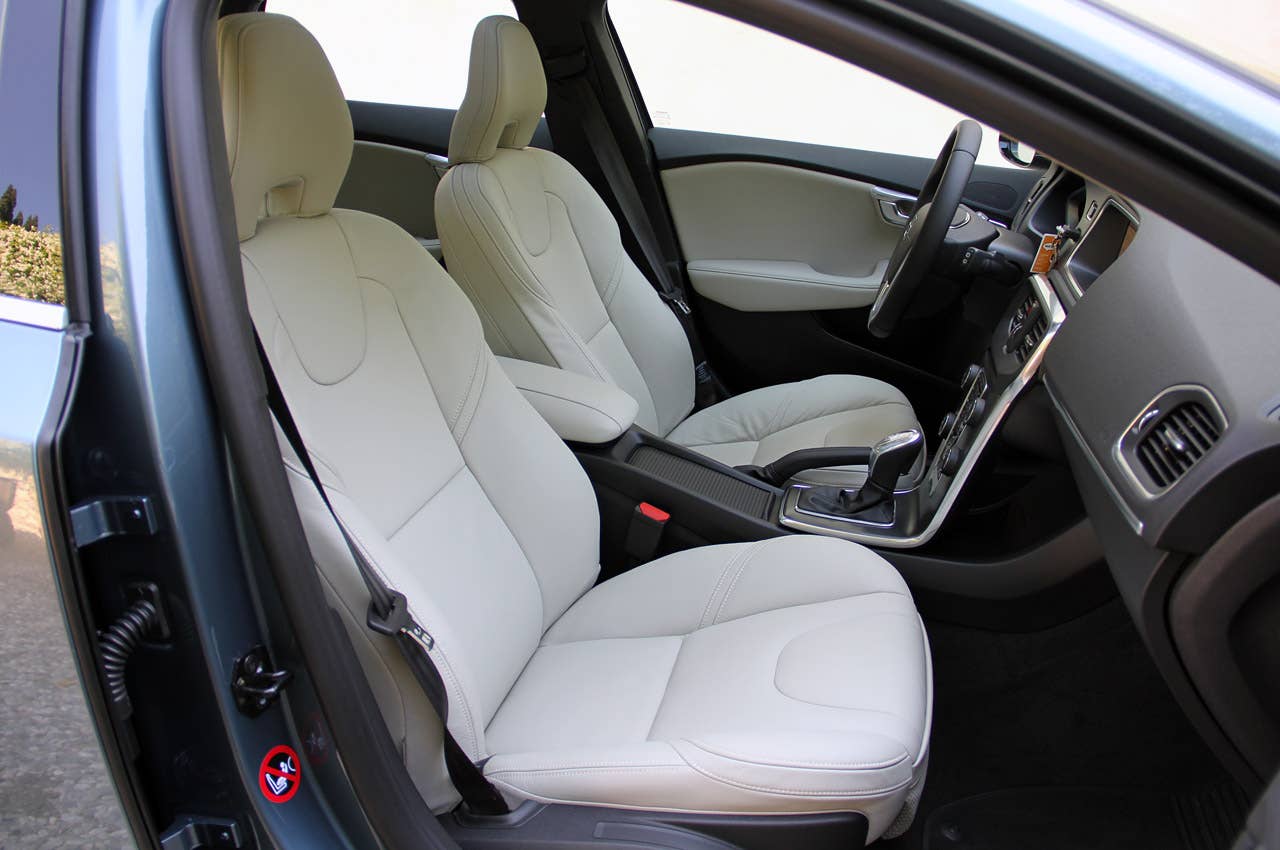 2013 Volvo V40 front seats
