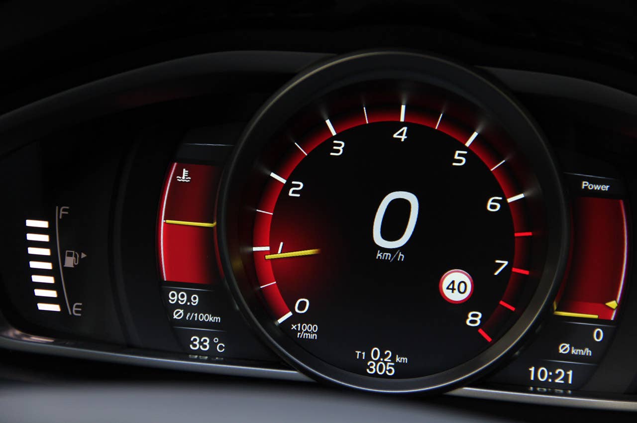 2013 Volvo V40 gauges