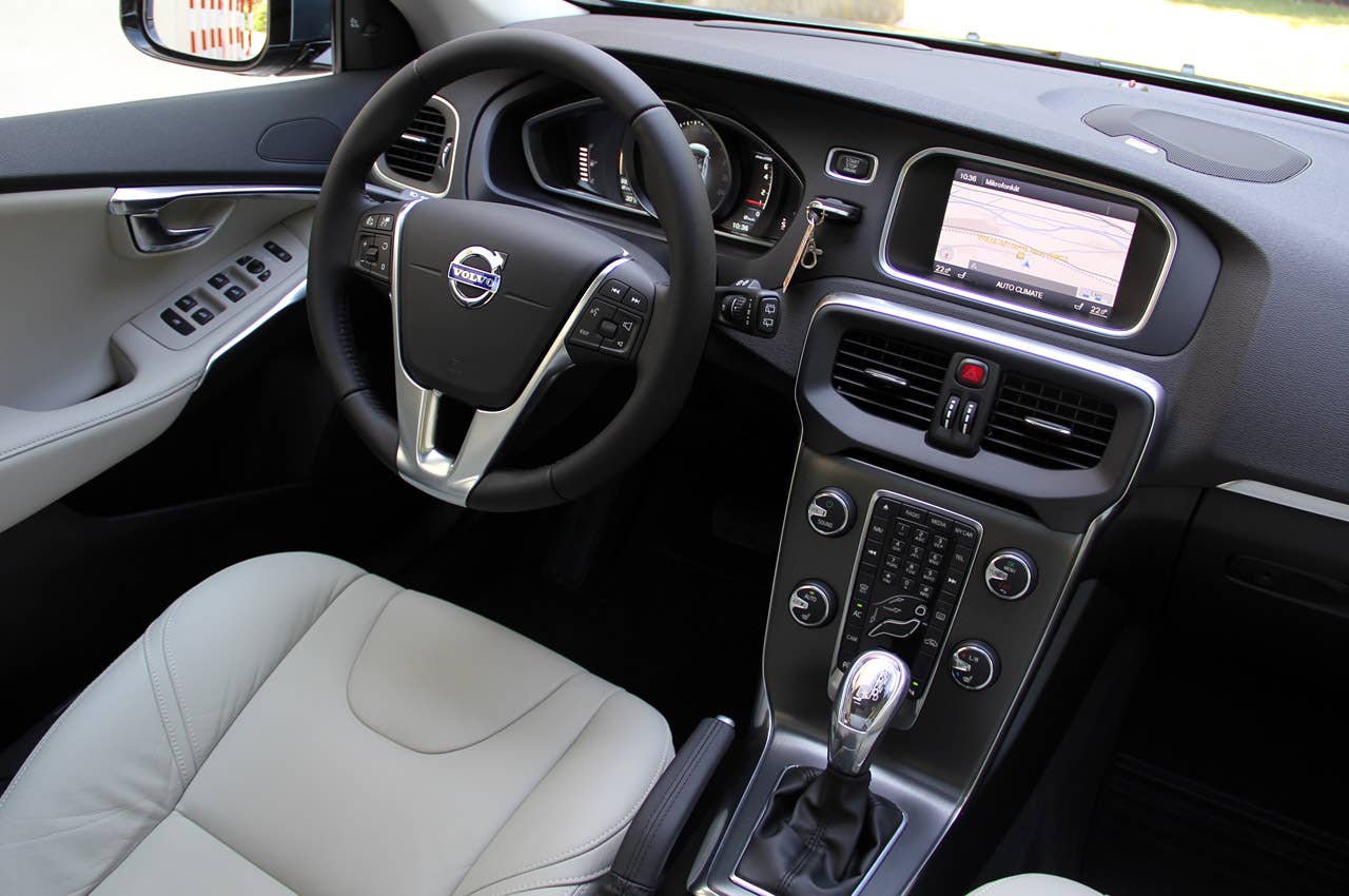 2013 Volvo V40 interior
