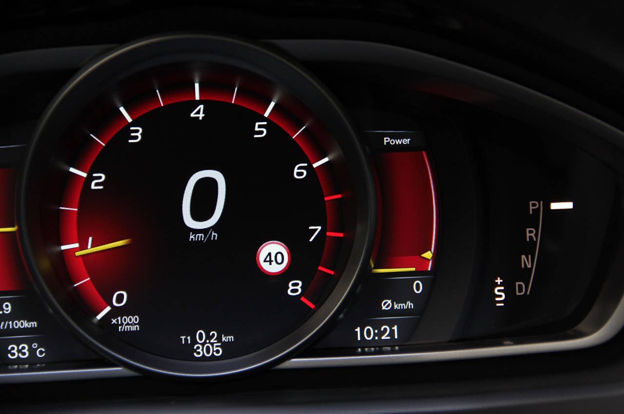 2013 Volvo V40 gauges