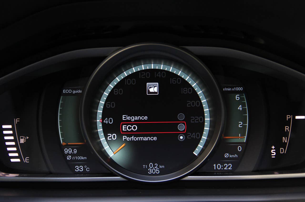 2013 Volvo V40 gauges