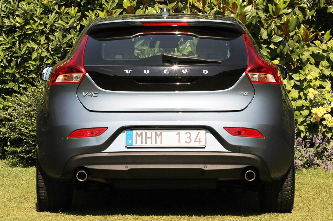 2013 Volvo V40 rear view