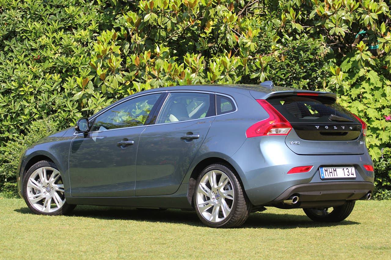2013 Volvo V40 rear 3/4 view