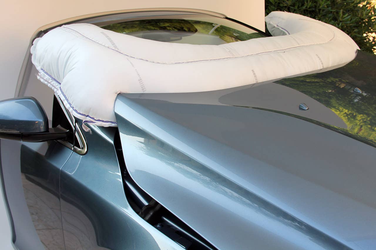2013 Volvo V40 exterior pedestrian airbag