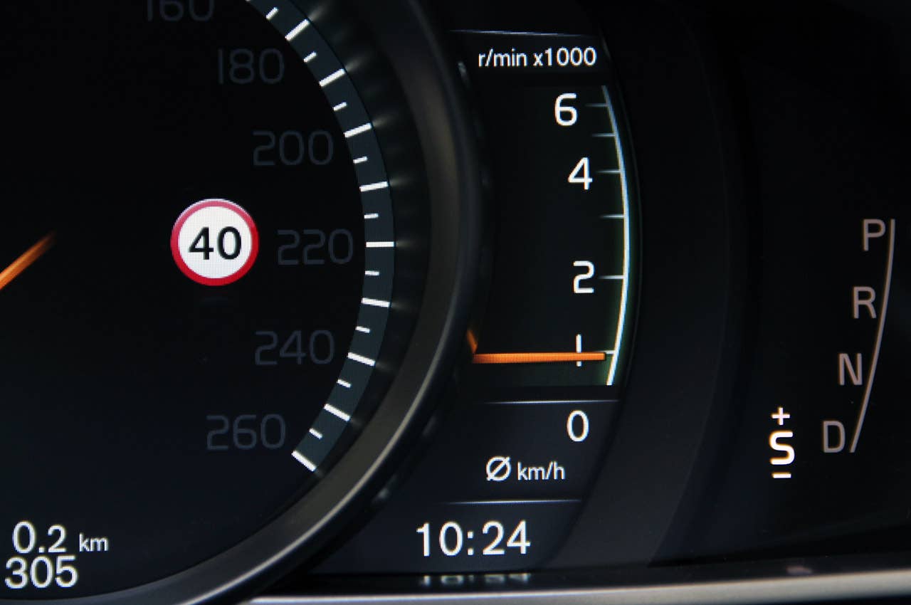 2013 Volvo V40 gauges