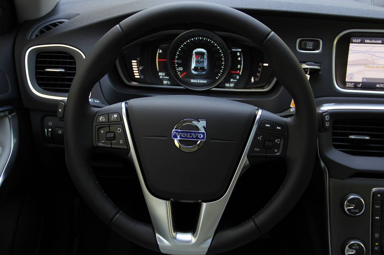 2013 Volvo V40 steering wheel