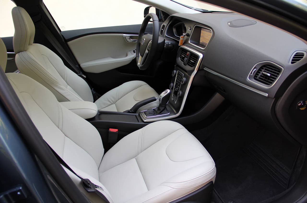 2013 Volvo V40 interior