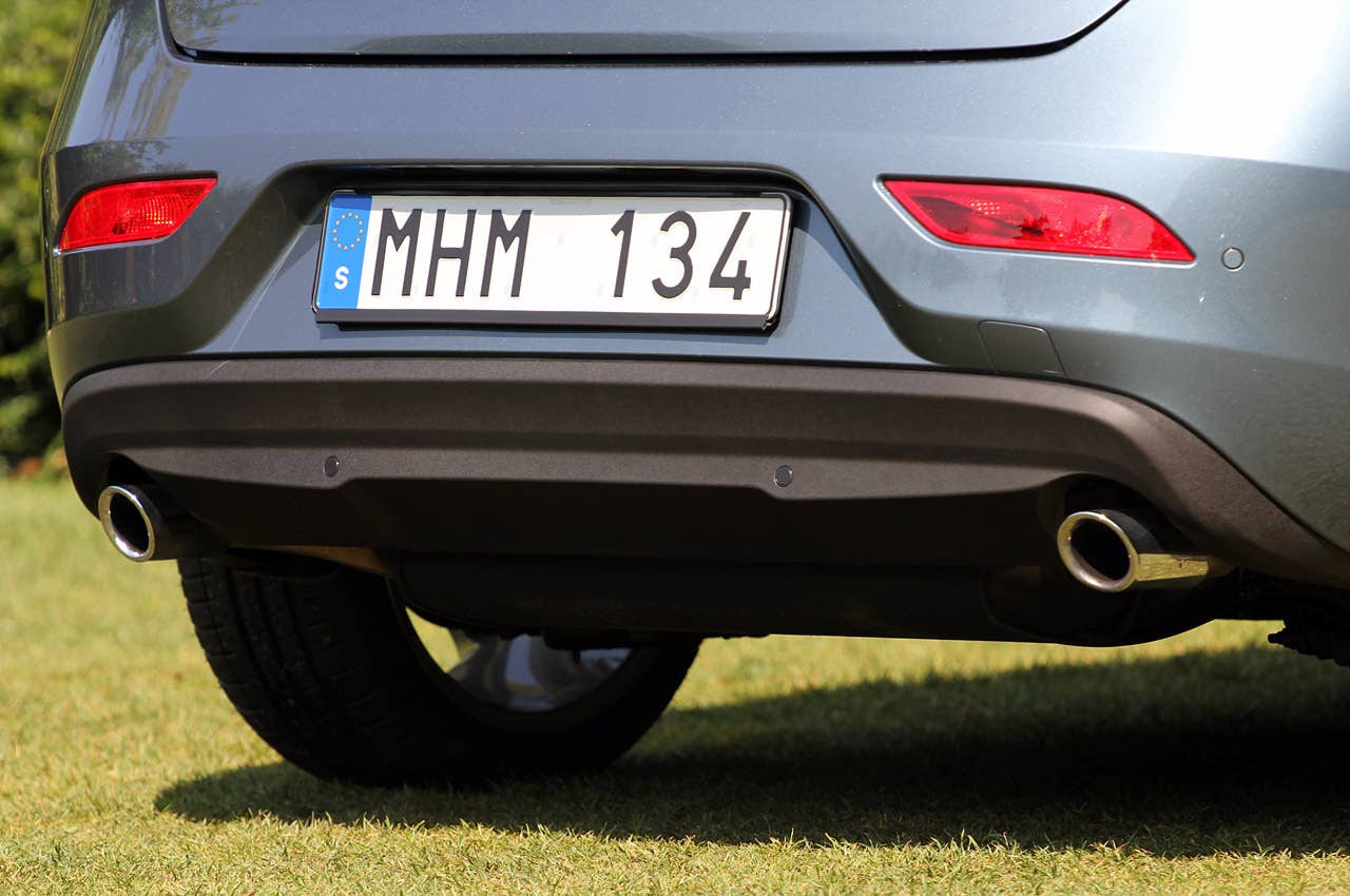 2013 Volvo V40 rear bumper