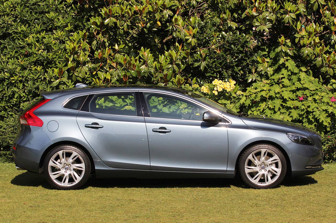 2013 Volvo V40 side view