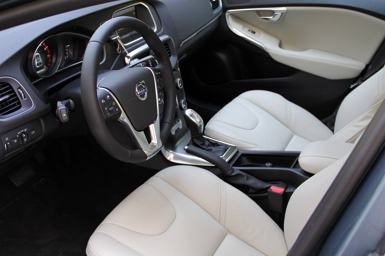 2013 Volvo V40 interior