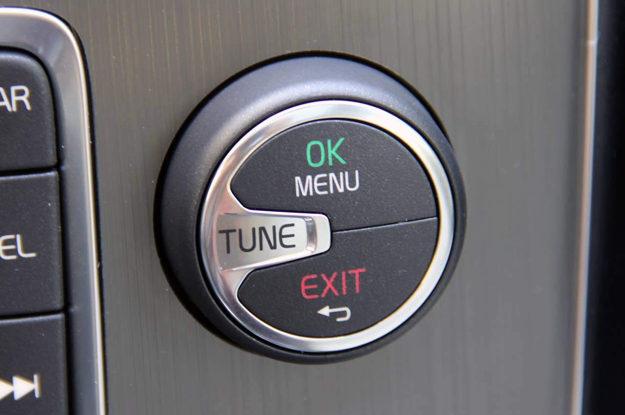 2013 Volvo V40 multimedia system control knob