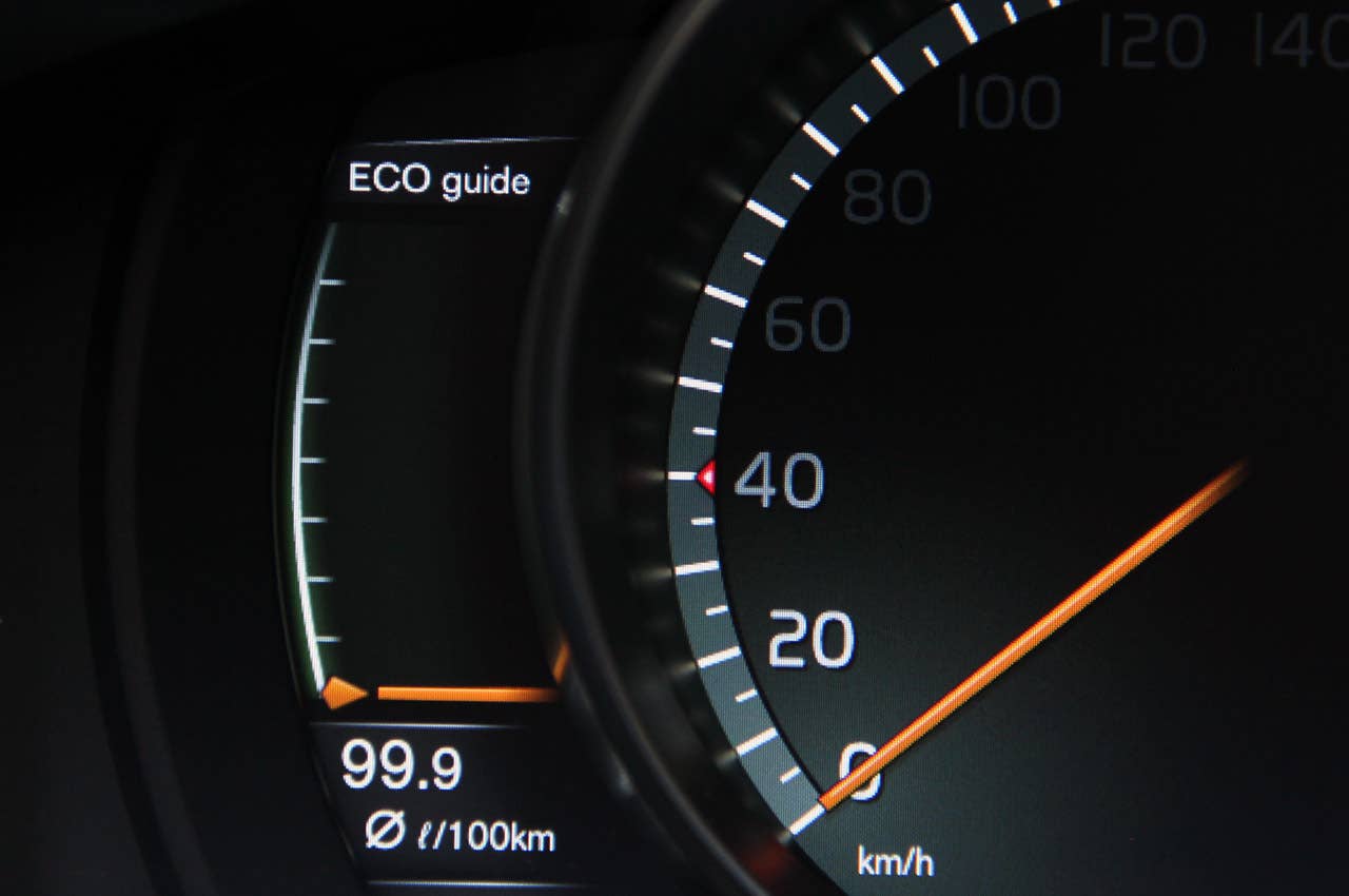 2013 Volvo V40 gauges