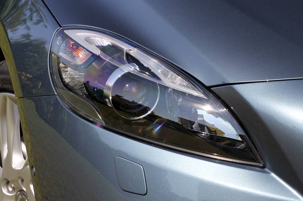2013 Volvo V40 headlight