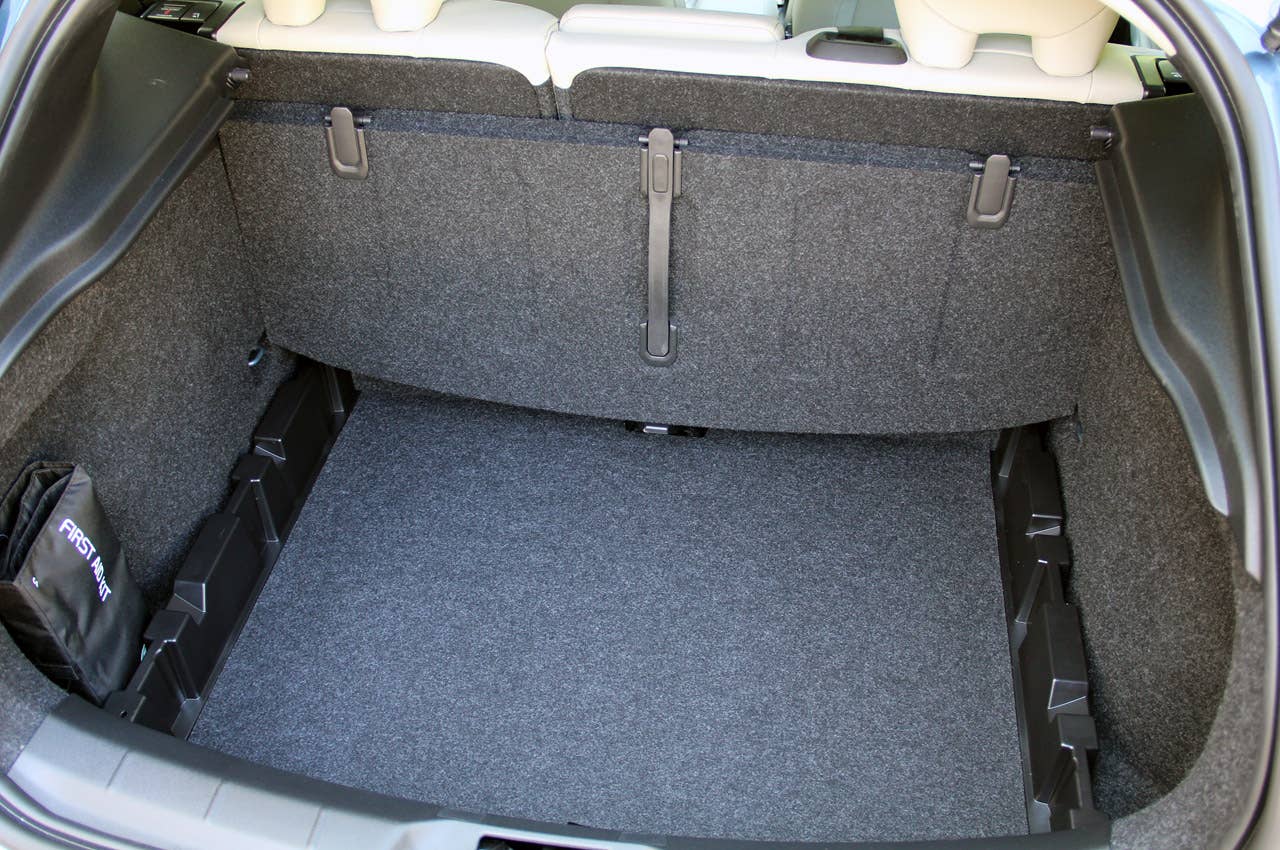 2013 Volvo V40 rear cargo area