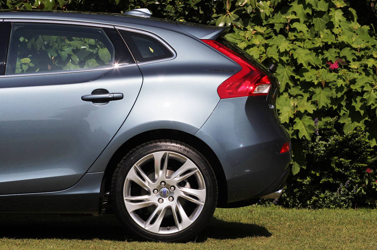 2013 Volvo V40 rear fender