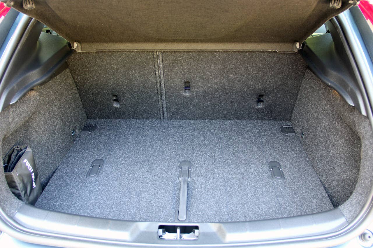 2013 Volvo V40 rear cargo area