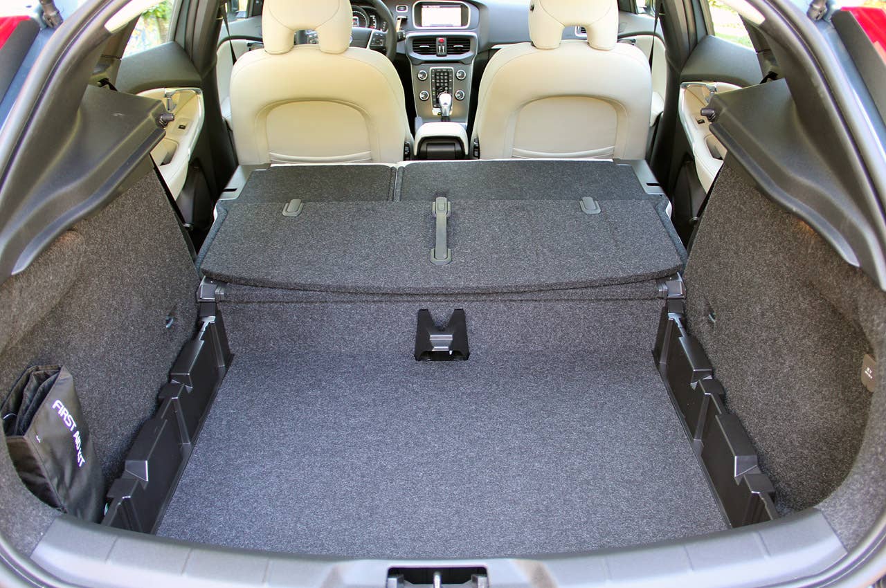 2013 Volvo V40 rear cargo area