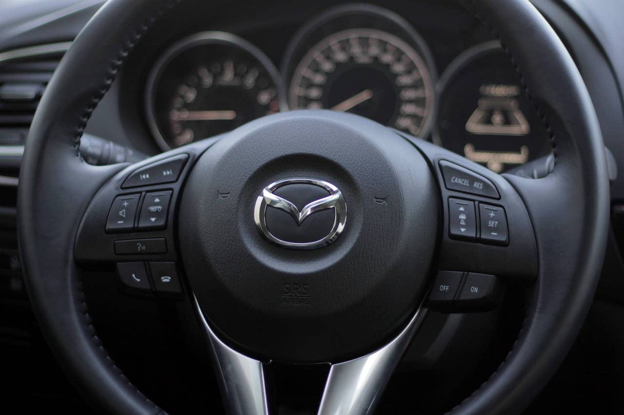 2014 Mazda6 steering wheel detail