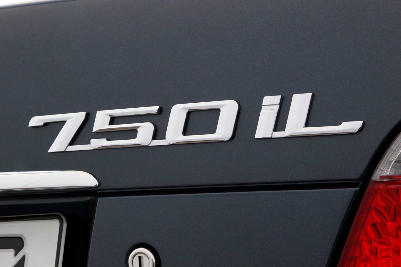 1994-2001 BMW E38 750i