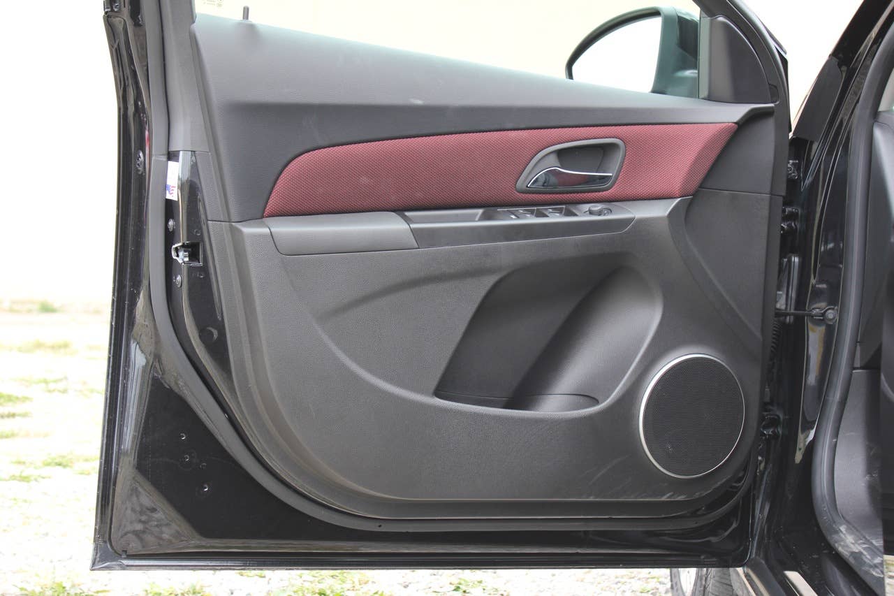 2011 Chevrolet Cruze Eco door