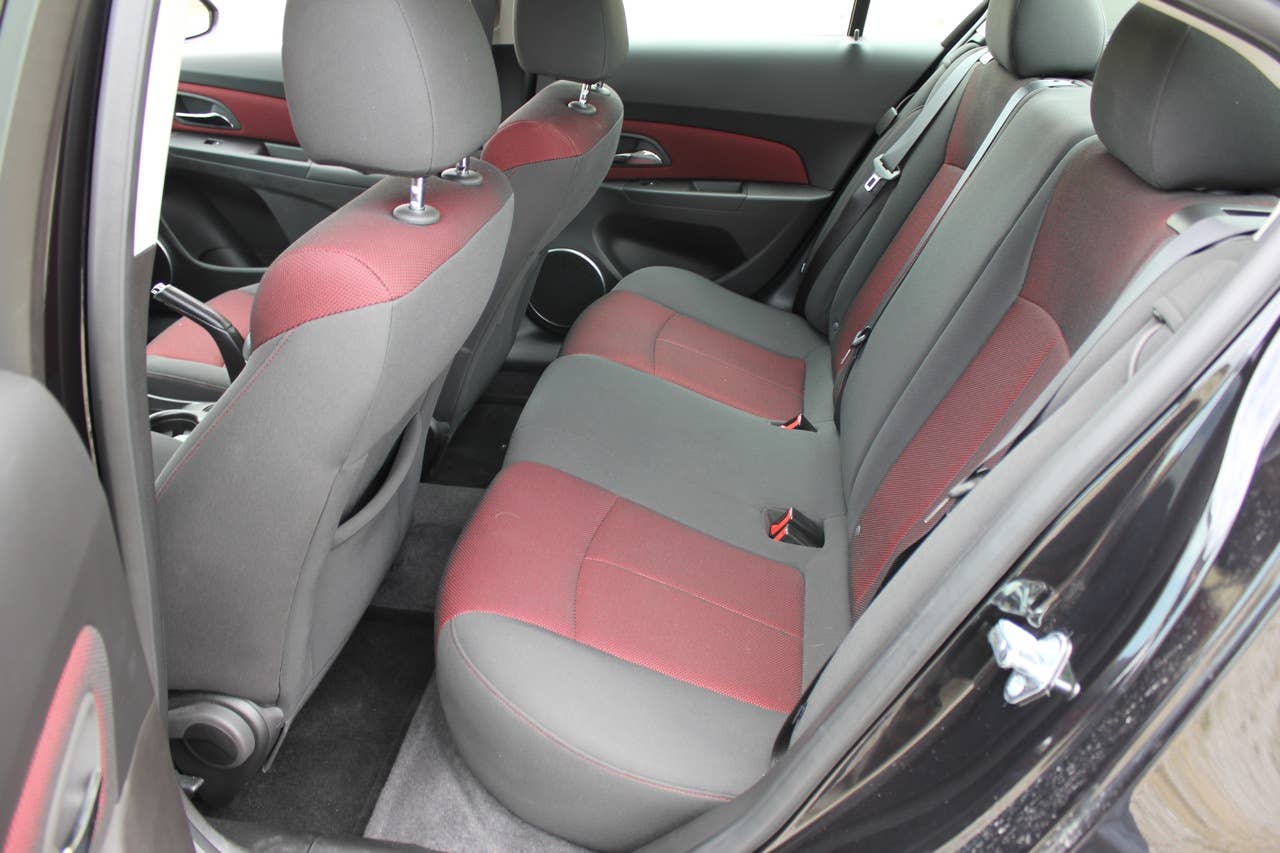 2011 Chevrolet Cruze Eco rear seats