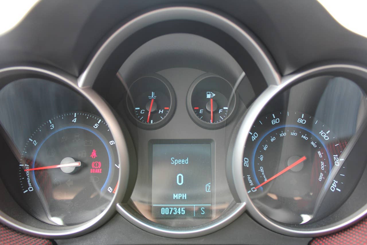 2011 Chevrolet Cruze Eco gauges