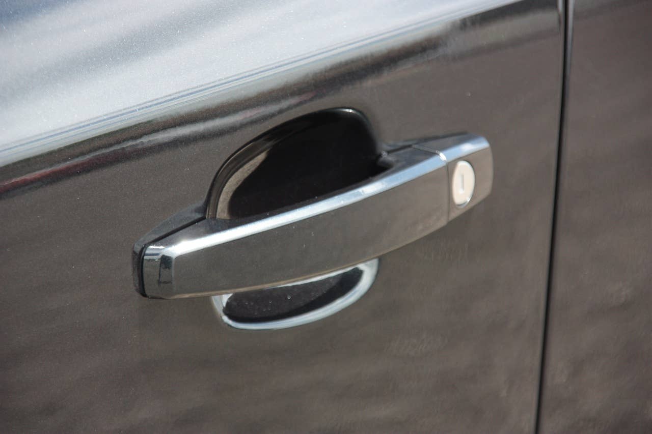 2011 Chevrolet Cruze Eco door handle