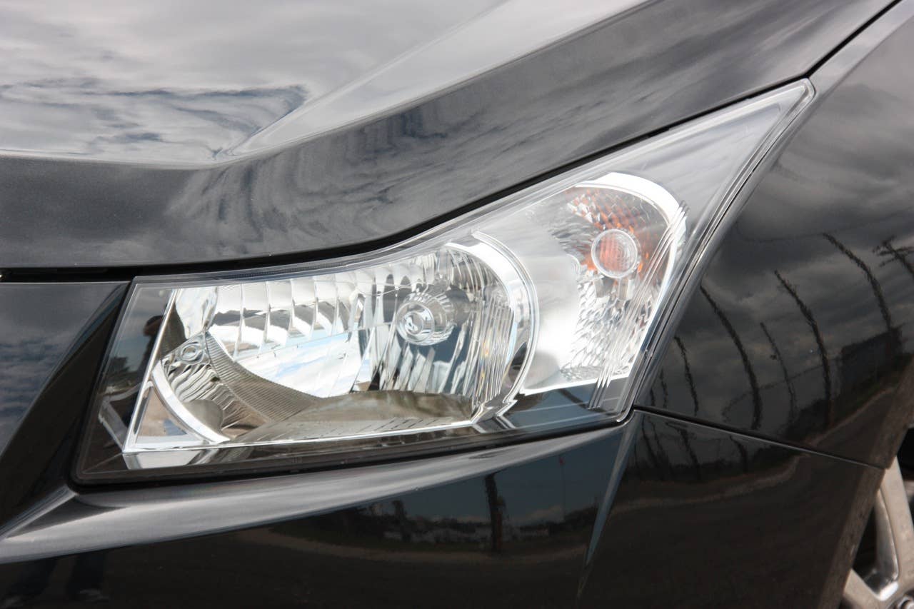 2011 Chevrolet Cruze Eco headlight