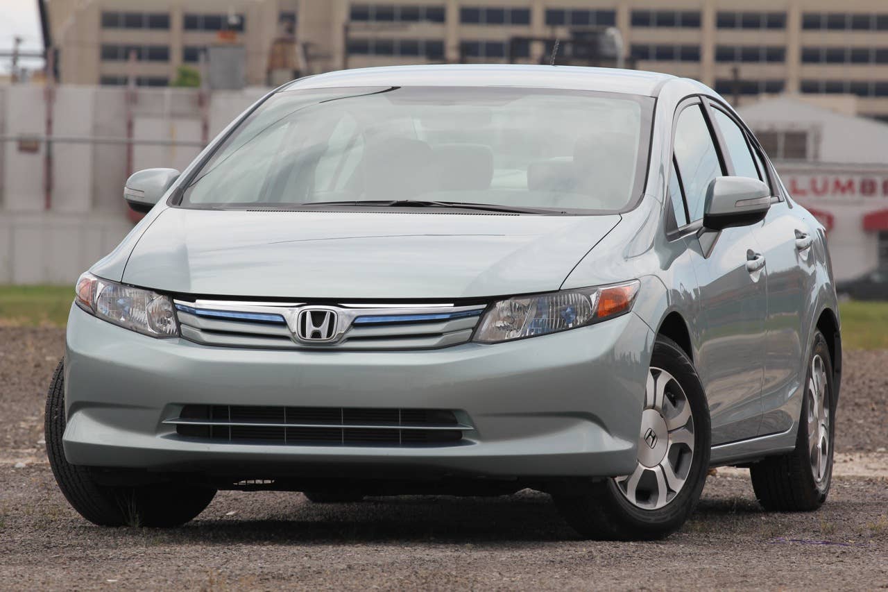 2012 Honda Civic Hybrid front 3/4 view