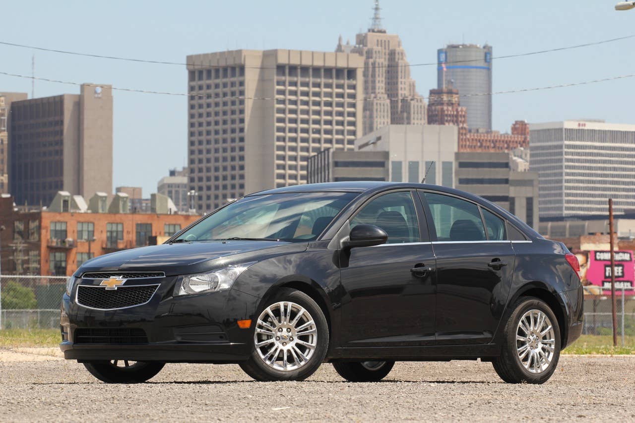 2011 Chevrolet Cruze Eco front 3/4 view