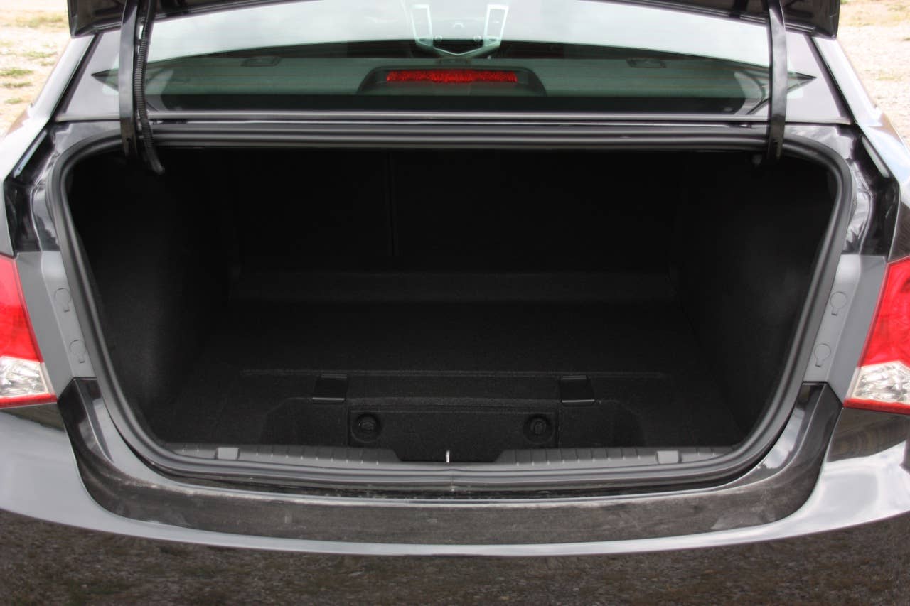 2011 Chevrolet Cruze Eco trunk