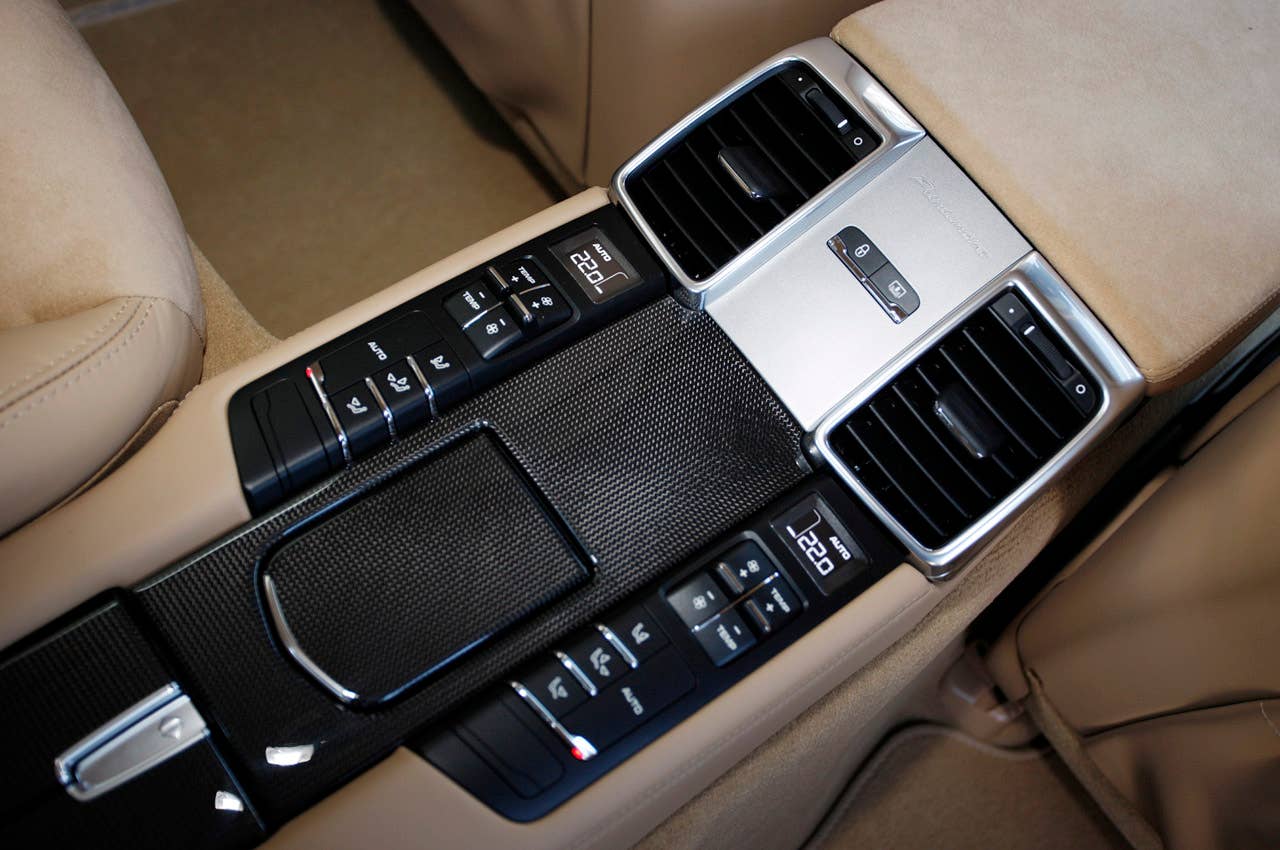 2013 Porsche Panamera GTS rear seat instrument panel
