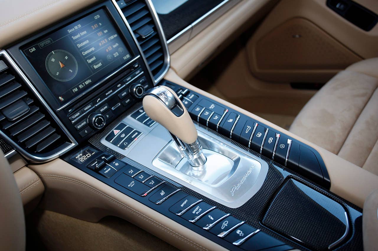 2013 Porsche Panamera GTS instrument panel