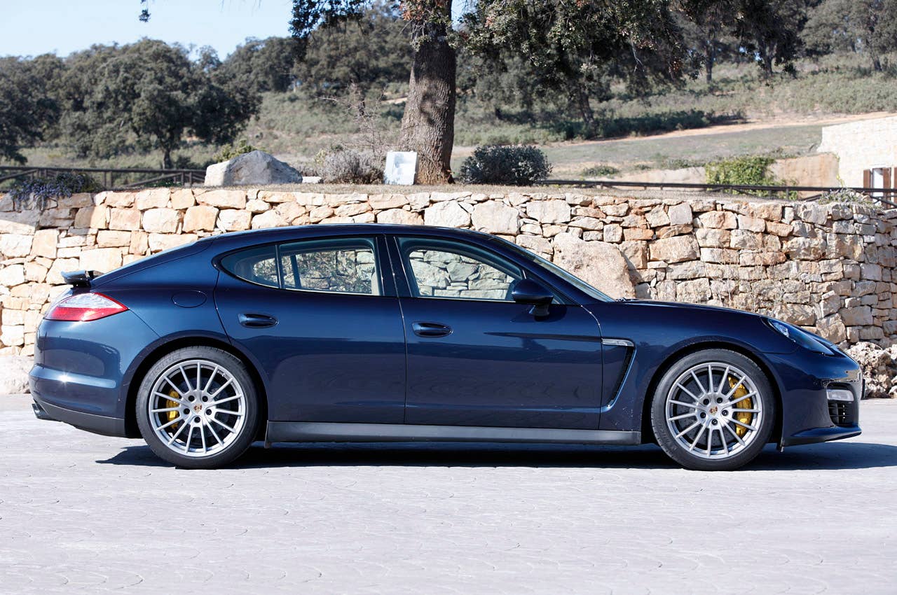 2013 Porsche Panamera GTS side view
