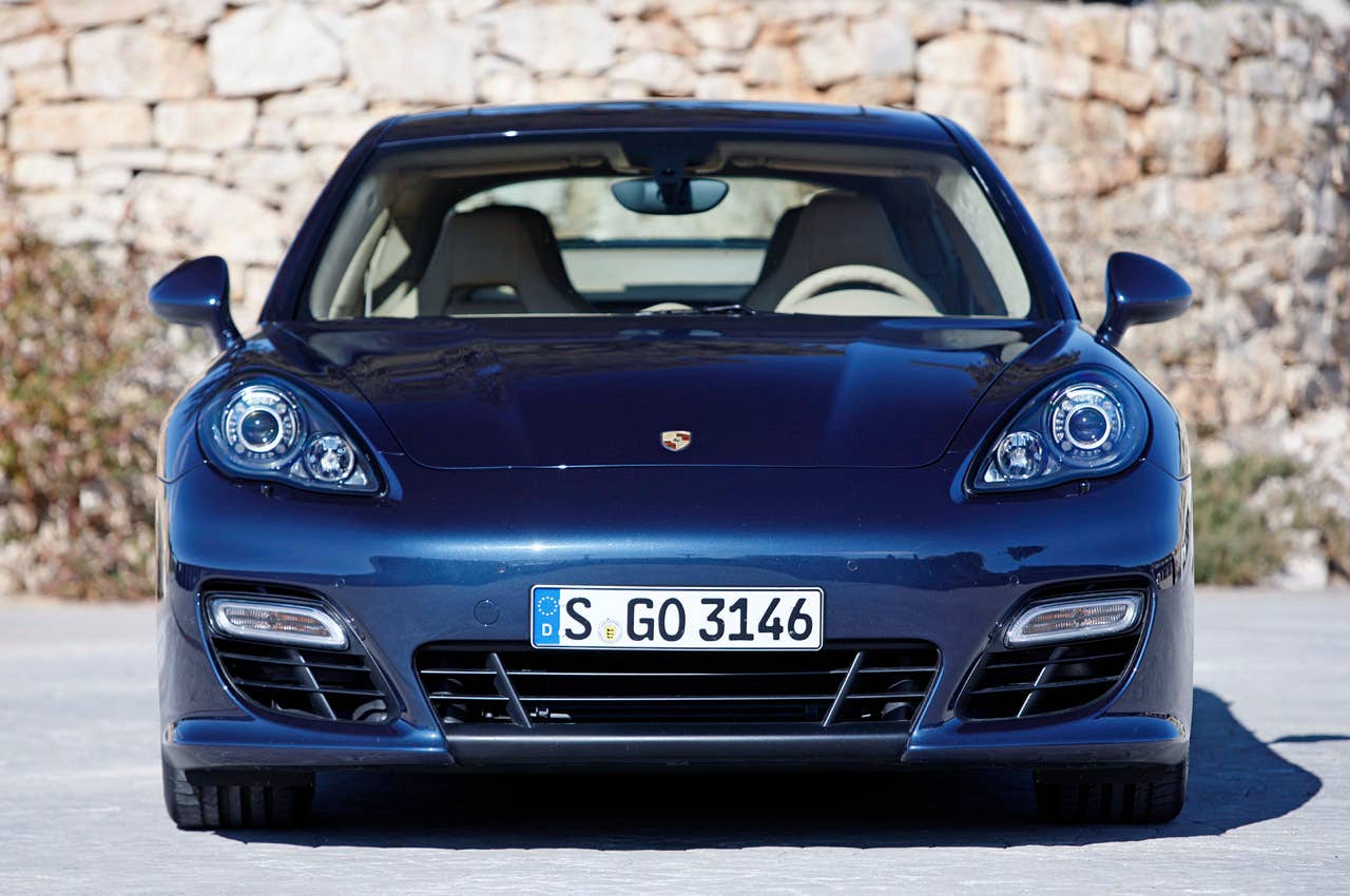 2013 Porsche Panamera GTS front view