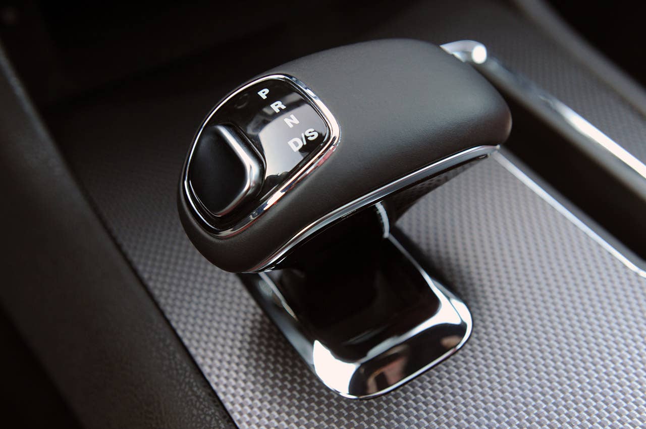 2012 Chrysler 300 S shifter