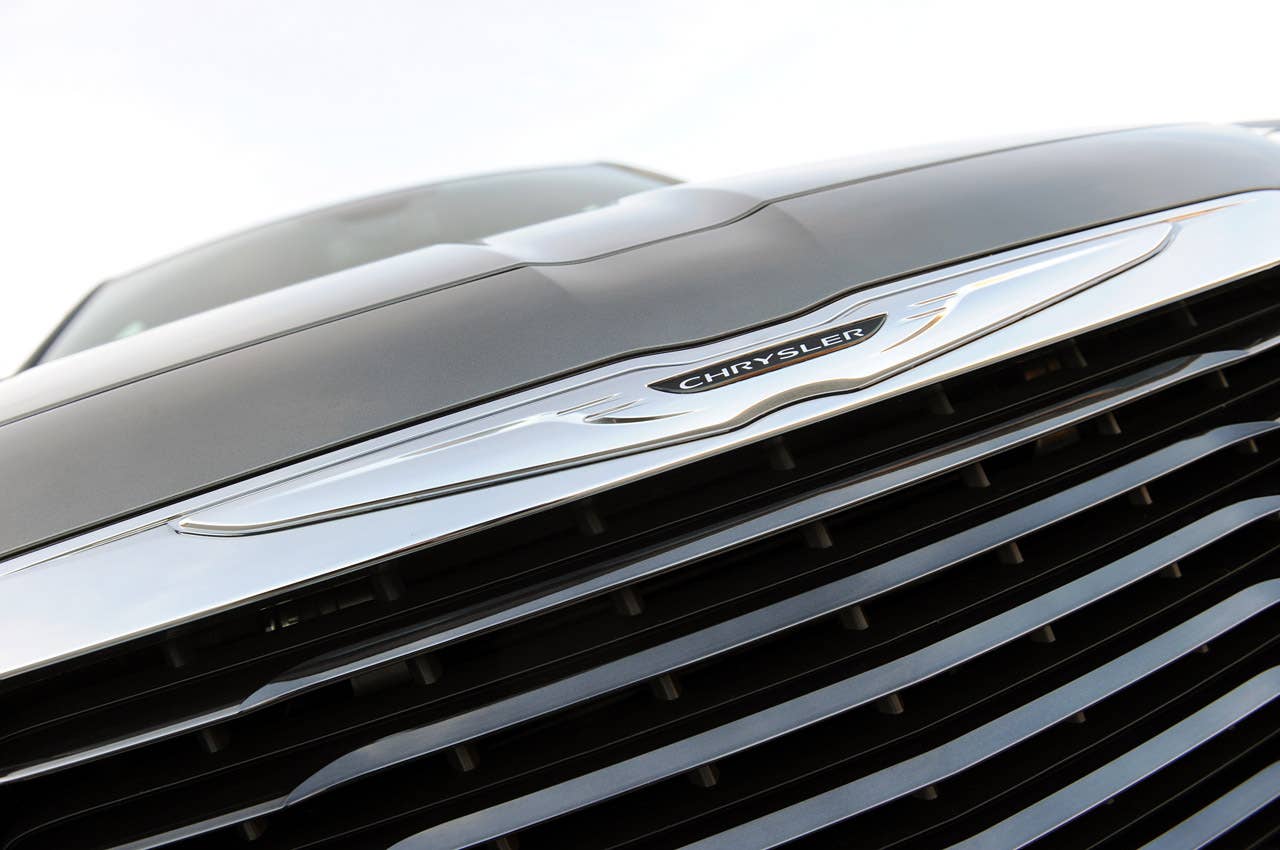2012 Chrysler 300 S logo