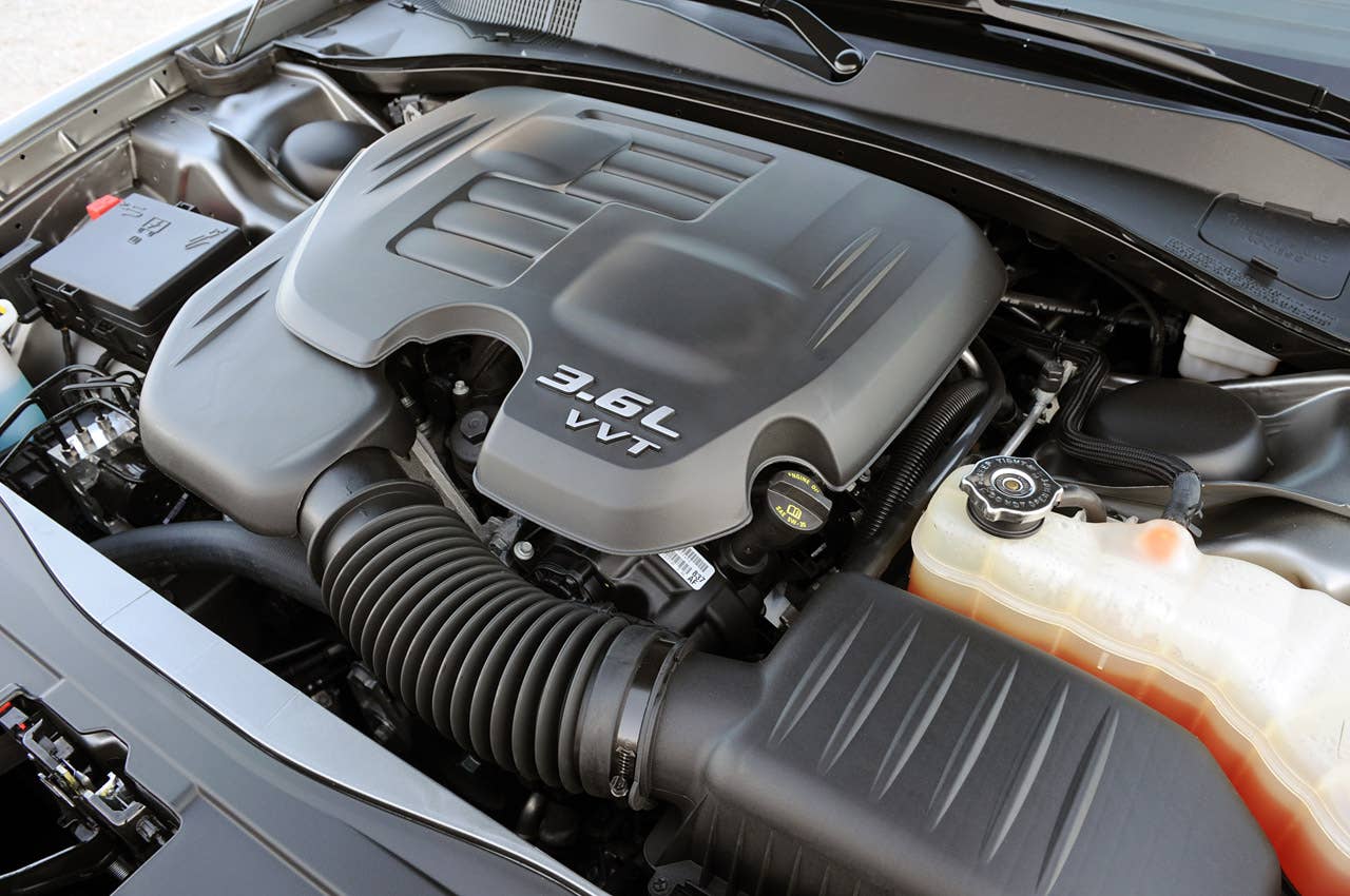 2012 Chrysler 300 S engine
