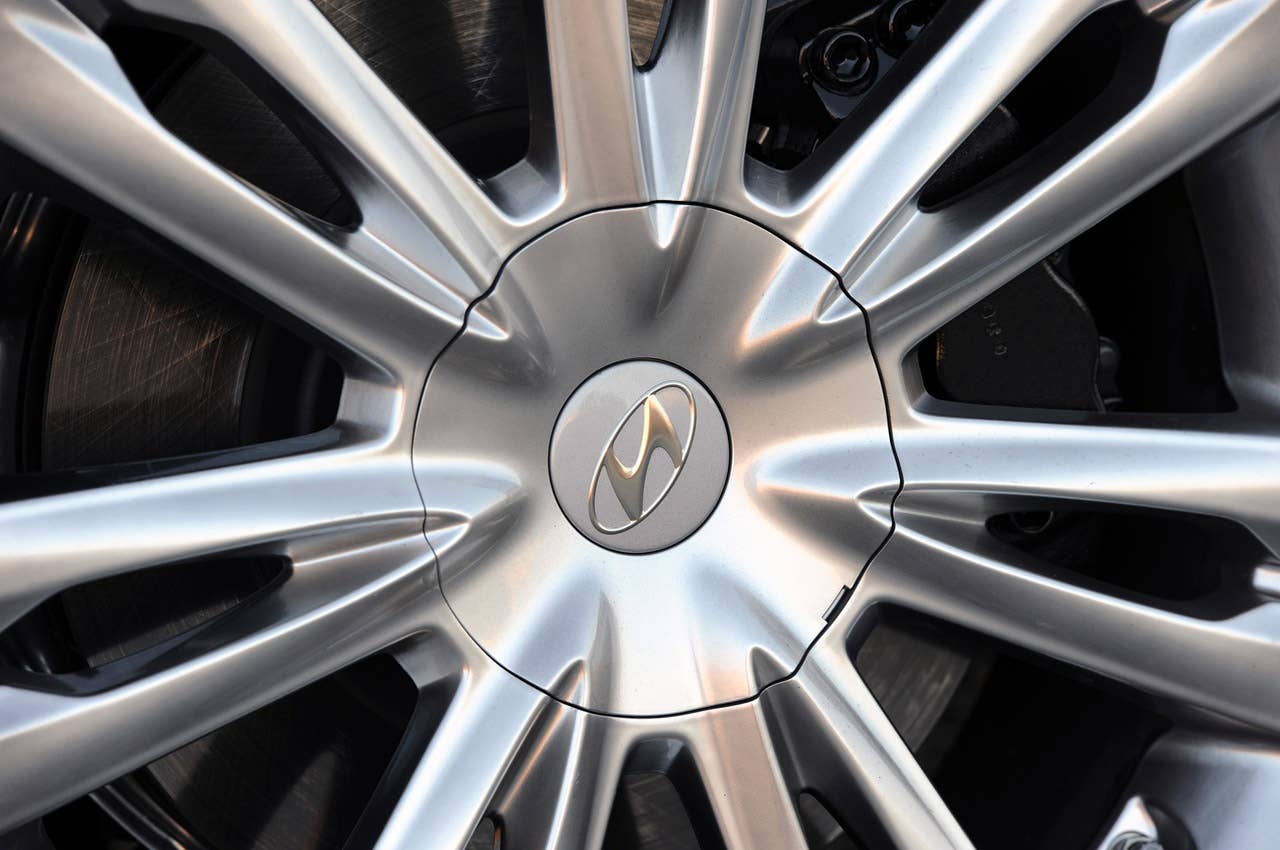 2012 Hyundai Genesis wheel detail