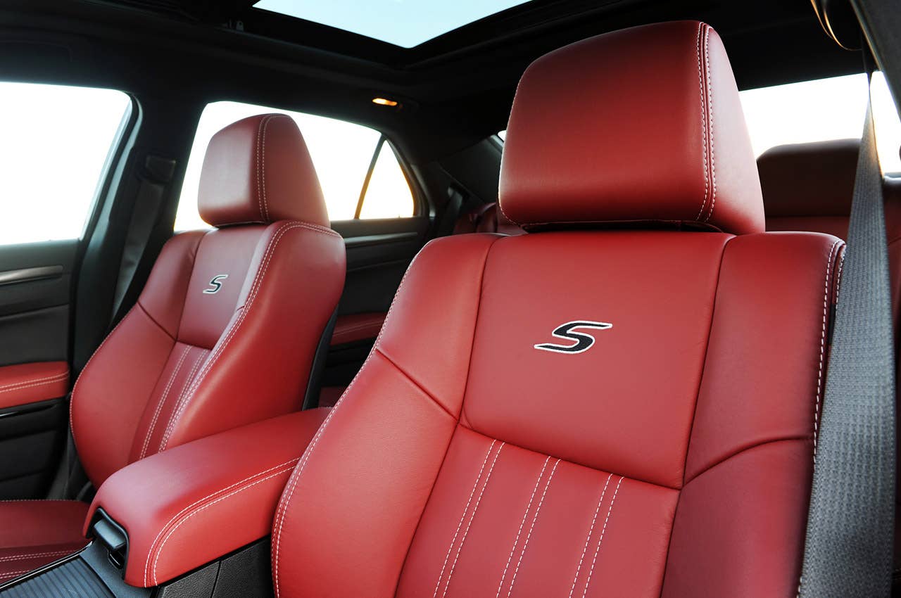 2012 Chrysler 300 S front seats