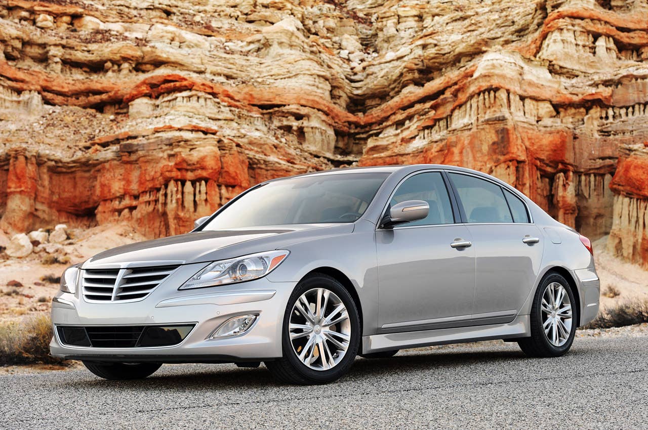 2012 Hyundai Genesis front 3/4 view